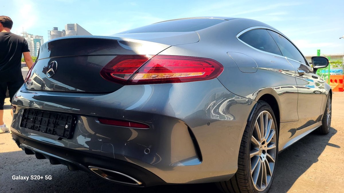 MERCEDES AMG C200 COUPE